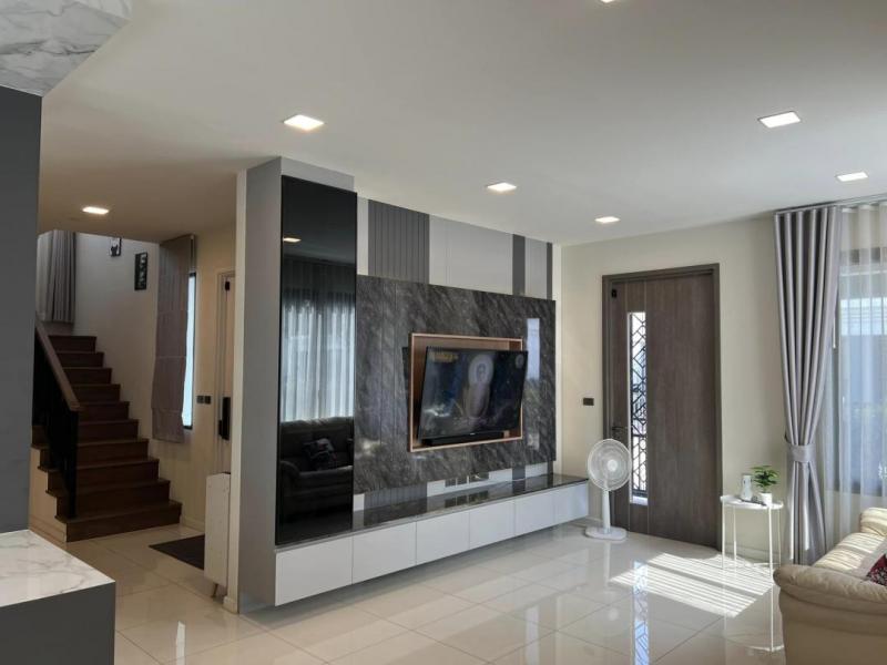 EPL-HR3246 ให้เช่า-ขายบ้านเดี่ยว 2 ชั้นหลังมุม  ใกล้เมกะบางนา แกรนด์บริทาเนีย บางนา กม.12 พื้นที่ใช้สอย 255 ตารางเมตร ห้องนอน 6 ห้องน้ำ