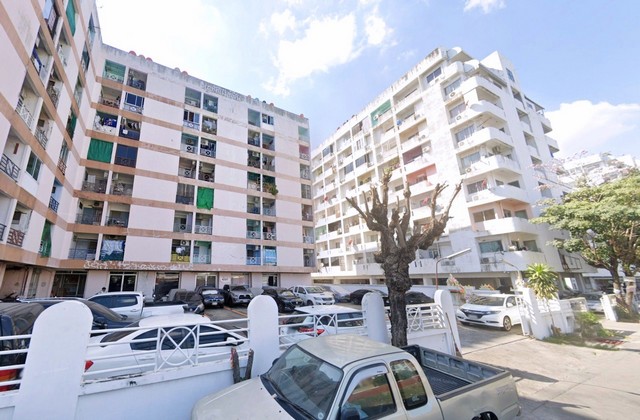 รหัสทรัพย์  5131หฤทัยแมนชั่น ห้องเปล่า ปรับปรุงใหม่ สภาพนางฟ้าที่ตั้ง : ซ. งามวงศ์วาน 18 ตำบลบางเขน อำเภอเมืองนนทบุรี นนทบุรี 11000รายละเอียดทรัพย์- ชั้น 5 ( มี 8 ชั้น)- พื้นที่ 25.16 ตร.ม- 1 ห้องนอน 1 ห้องน้ำ มีระเบียง พร้อมแอร์ 1ตัว- ห้องปรับปรุงใหม่พร้อมย้ายของเข้าอยู่- เดินทางสดวกติดต่อกับถนนงามวงศ์วานและถนนประชาชื่นสถานที่และทำเลใกล้เคียง- เดอะมอลล์งามวงศ์วาน- พันธุ์ทิ