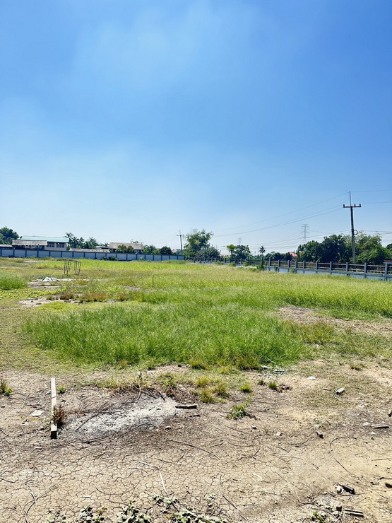 ขายโกดังคลังสินค้าด่วนๆๆขายที่ดินพร้อมโกดัง โชว์รูมสินค้าสร้างใหม่พื้นที่ 7 ไร่ 2 งานอยู่อำเภอลาดบัวหลวง