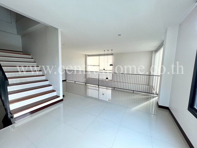 โฮมออฟฟิศ 3.5 ชั้น หลังมุม ซอยลาดพร้าว 25 รีโนเวทใหม่ทั้งหลัง