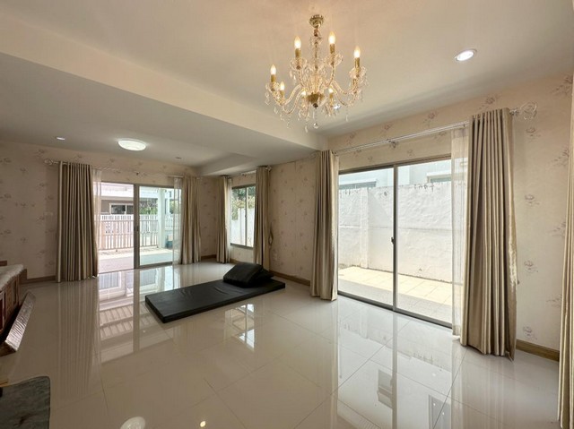 ขายบ้านแฝด สไตล์บ้านเดี่ยว  |ไลฟ อิน เดอะ การ์เด้น สวนเสือ-ศรีราชา