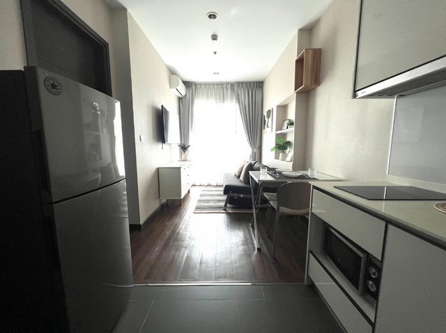 C Ekkamai, nice, clean, safe, 24th floor, BTS Ekkamai.***Service for selling/renting houses, condos and giving advice. If interested, contact at any time***Interested in additional details or pictures or making an appointment to see the room?Contact Ekachai (Aui)T. 089-799-5598Line ID: @auiauiaui001 (add @ in front)Room type: 1 bedroom, 1 bathroomSize 31 sq m., 24th floorNew, clean room, beautifully decorated, ready to move in.details-------------------------------------------------- ------------Rental price: 17,500 baht per month-------------------------------------------------- ------------*Facilities worth using- Bicycle and Motorcycle parking- Library / Working Space- Meditation Zone / Outdoor Yoga- Playground- Jogging Track- Shuttle Bus Service- Roof Top (360 Degree Highest View)-------------------------------------------------- ------------*Nearby important places (Based on information from Google Map)- BTS Ekkamai 2.3 km.- BTS Thonglor 2.7 km.- APRL Ramkhamhaeng 2.3 km. (walking
