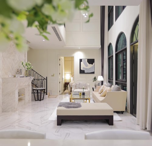 ขายหรือให้เช่าบ้านหรูระดับ5ดาวย่านใจกลางเมือง4นอน5น้ำแอร์ฯเฟอร์ฯครบ จอดรถ3คันมีความเป็นส่วนตัวสูงเช่า450K ใกล้BTSเอกมัย อยู่ถนนเอกมัย22