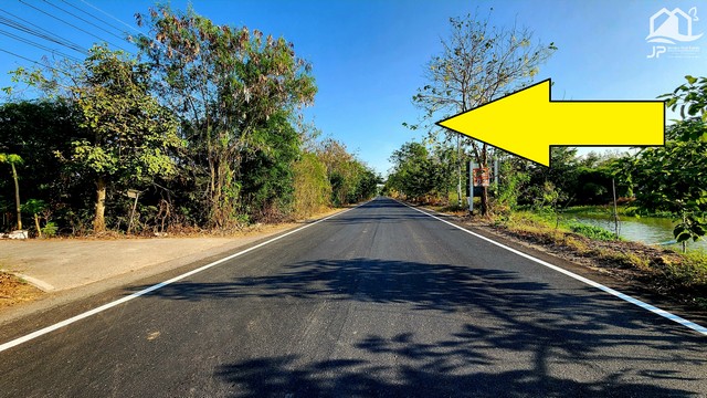 ขายที่ดินคลอง 12 หนองเสือ ติดถนนลาดยางเรียบคลอง เป็นพื้นที่สีชมพู*** ขายราคาไร่ละ 650,000 บาท ***  ( มีเนื้อที่ 60-0-24 ไร่ )ขายที่ดินติดถนนลาดยางเรียบ คลอง 12 หนองเสือ 60 ไร่ ทำเลเหมาะทำโกดัง ทำจัดสรรแบ่งแปลงที่ดินขาย ทำเกษตรพอเพียงได้ บรรยากาศดี อยู่ใกล้แหล่งชุมชนที่ตั้ง:  ( เรียบคลอง12 หนองเสือฝั่งตะวันออก ) ตำบล หนองสามวัง อำเภอ หนองเสือ ปทุมธานี 12170ขายที่ดิน คลอง 12  หนองเสือ 