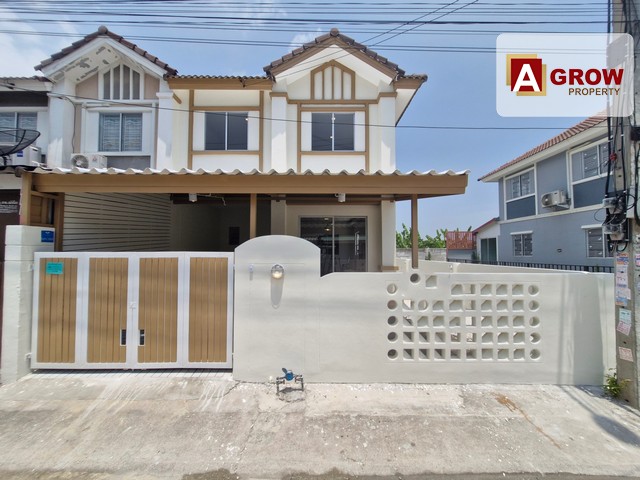 #หมู่บ้านพฤกษา62 หลังมุม ถนนหนามแดง-บางพลี บ้านรีโนเวทใหม่พร้อมอยู่ ตกแต่งออกแบบไว้อย่างลงตัว ด้วยโทนสีละมุลขาวน้ำตาล ขายพร้อมเฟอร์นิเจอร์ไว้อย่างลงตัว ตอบทุกโจทย์ของลูกค้าที่อยากมีบ้านทำเลนี้ **ทักก่อน นัดดูก่อน ได้ก่อน**ที่ตั้ง : ถนนหนามแดง-บางพลี ตำบลบางพลีใหญ่ อำเภอบางพลี สมุทรปราการ 10540รหัสทรัพย์ : AGT00400ราคาขาย : 2,690,000  บาท รายละเอียด : - ทาวน์เฮ้าส์ 2 ชั้น- เนื