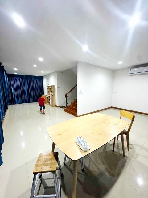 ย่านพระราม 2 บุญถาวร สาขาพระราม 2 ให้เช่าบ้านเดี่ยว 2 ชั้น 30ตรว. 250ตรม. ใหญ่มาก 3นอน 3น้ำ 2จอดรถ 4แอร์ เฟอร์บางส่วน ตลาดเพชรโพธิ์แจ้