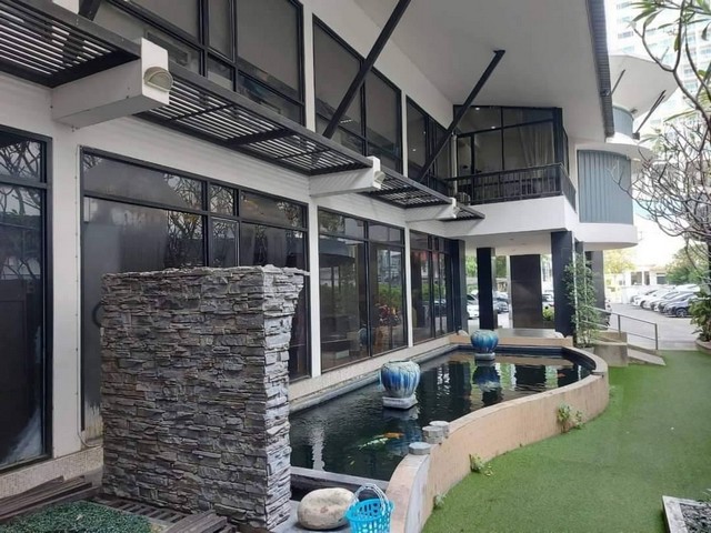 ให้เช่า อาคาร 2ชั้นพร้อมโชว์รูม พื้นที่ขนาดใหญ่ ติดถนนศรีอยุธยา พญาไท รหัส R3031