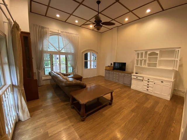 ขายหรือให้เช่าทาวโฮม ใกล้สนามบิน เเละใกล้จุดขึ้นลงทางด่วน หลังหัวมุม  4 ชั้น หลังใหญ่สไตล์ยุโรป ริมถนนสุขุมวิท107 แบริ่ง BTSแบริ่ง