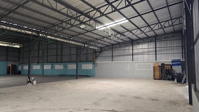 ให้เช่าโกดัง 850 ตารางเมตร  ติดถนนใหญ่ ทำเลดี  ที่อยู่ สะพาน 8 ต.คลองขวาง  อ.ไทรน้อย