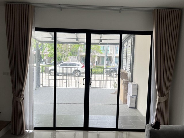 [B972]ให้เช่า 40k ทาวน์โฮม 3 ชั้น พาทิโอ ศรีนครินทร์-พระราม 9 เฟสใหม่ ถนนกรุงเทพกรีฑา หัวหมาก เขตบางกะปิ หน้าบ้านเป็นสวน  จดบริษัทได้