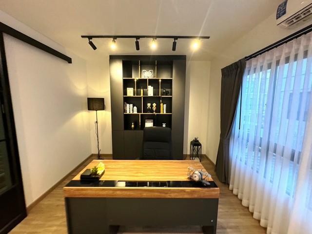 PB3990 ให้เช่าทาวน์โฮม 3 ชั้น ย่านกรุงเทพกรีฑา โครงการ Patio ศรีนครินทร์-พระรามเก้า เฟอร์นิเจอร์และเครื่องใช้ไฟฟ้าครบพร้อมอยู่