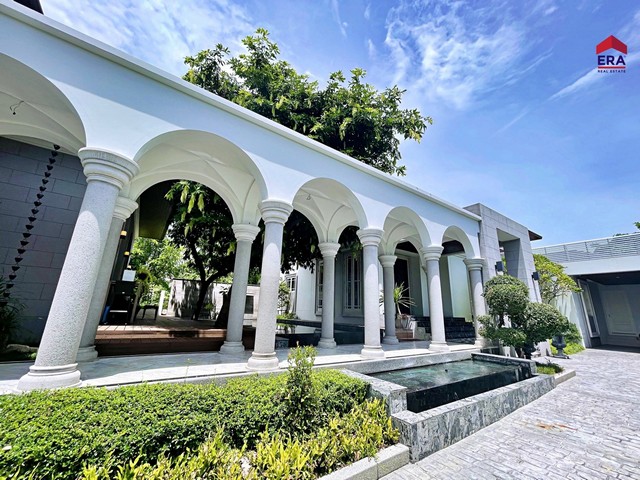 ขายบ้านเดี่ยว 3 ชั้น  เมืองทองธานี ซอยโครงการ 5  ต.บางพูด อ.ปากเกร็ด จ.นนทบุรี รหัส TTR 1702บ้านเดี่ยว 3 ชั้น เมืองทองธานี ซอยโครงการ 5ที่ตั้ง ต.บางพูด อ.ปากเกร็ด จ.นนทบุรี 11120เป็นบ้านปลูกสร้างเอง ตั้งอยู่บนเนื้อที่ 354 ตารางวา เนื้อที่ใช้สอย 1109 ตารางเมตร รายละเอียดบ้านประกอบด้วยประกอบด้วย1.บ้านชั้นเดียว 1 หลัง เนื้อที่ 377 ตร.ม.- 1 ห้องรับแขก- 1 ห้องทำงาน- 1 ห้องน้ำ- 1 ห้องจัดเตรียมอ