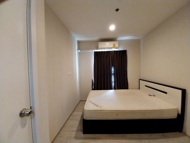 0371 ให้เช่า plum condo central station ติดเซ็นทรัลเวสเกต ชั้น 10ที่ตั้ง: ติดเซ็นทรัลเวสต์เกต ริมถนนรัตนาธิเบศร์ ใกล้ MRT ตลาดบางใหญ่ MRT สามแยกบางใหญ่ ขนาด: 24 ตรม.  1 ห้องนอน 1 ห้องน้ำชั้น 10เงื่อนไข  ประกัน 2เดือน  ค่าเช่าล่วงหน้า 1เดือน สนใจชมทรัพย์ /สอบถามCALL : 0615659566LINE : @differthailand (ซื้อ,เช่า)LINE : @differestate (ฝากขาย ,ฝากเช่า)Differestate.com----------------DIFFER ESTATE CO.,LTD.เป็นบริษัทจดทะเบียนถูกต้องตามกฎหมายให้บริการรับฝากขาย เช่า ซื้อ อ