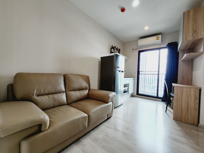 0189 ให้เช่า plum condo central station ติดเซ็นทรัลเวสเกต ชั้น 25ที่ตั้ง: ติดเซ็นทรัลเวสต์เกต ริมถนนรัตนาธิเบศร์ ใกล้ MRT ตลาดบางใหญ่ MRT สามแยกบางใหญ่ ขนาด: 24 ตรม.  1 ห้องนอน 1 ห้องน้ำชั้น 25 เงื่อนไข  ประกัน 2เดือน  ค่าเช่าล่วงหน้า 1เดือน สนใจชมทรัพย์ /สอบถามCALL : 0615659566LINE : @differthailand (ซื้อ,เช่า)LINE : @differestate (ฝากขาย ,ฝากเช่า)Differestate.com----------------DIFFER ESTATE CO.,LTD.เป็นบริษัทจดทะเบียนถูกต้องตามกฎหมายให้บริการรับฝากขาย เช่า ซื้อ อ