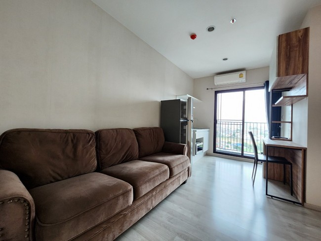 0188 ให้เช่า plum condo central station ติดเซ็นทรัลเวสเกต ชั้น 12Aที่ตั้ง: ติดเซ็นทรัลเวสต์เกต ริมถนนรัตนาธิเบศร์ ใกล้ MRT ตลาดบางใหญ่ MRT สามแยกบางใหญ่ ขนาด: 26 ตรม.  1 ห้องนอน 1 ห้องน้ำชั้น 12A เงื่อนไข  ประกัน 2เดือน  ค่าเช่าล่วงหน้า 1เดือน สนใจชมทรัพย์ /สอบถามCALL : 0615659566LINE : @differthailand (ซื้อ,เช่า)LINE : @differestate (ฝากขาย ,ฝากเช่า)Differestate.com----------------DIFFER ESTATE CO.,LTD.เป็นบริษัทจดทะเบียนถูกต้องตามกฎหมายให้บริการรับฝากขาย เช่า ซื้อ 