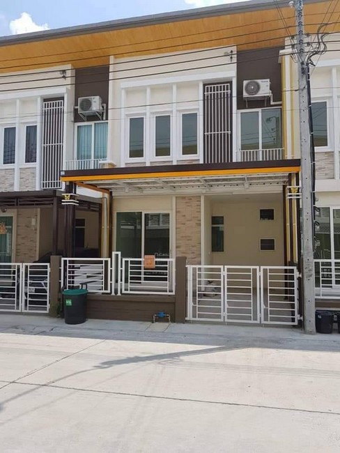 svs274 ให้เช่า ทาวน์โฮม 2ชั้น โกลเด้น ทาวน์ บางนา-กิ่งแก้ว Golden Town Bangna-Kingkaewที่ตั้งถนนกิ่งแก้ว ต.ราชาเทวะ อ.บางพลี จ.สุมทรปราการซอยย่อยหน้าบ้านกว้าง 8 เมตร หน้าบ้านยาว5.7เมตร ขนาดบ้าน 110 ตารางเมตร  มี 4ห้อง ชั้นบน 1ห้องใหญ่ ห้องนอนเล็ก2ห้อง ห้องofficeข้างล่าง 1 ห้อง ห้องน้ำ 2ห้อง  ห้องโถงรับแขก  1 ห้อง  แอร์ 3เครื่องชั้นบน แอร์ห้องโถงข้างล่าง1 เครื่อง  แอร์ไดกิ้นกับมิตซูรวม 4 เครื่องมีเ