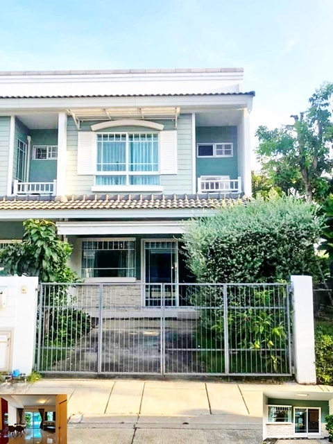 เฟอร์บางส่วน พร้อมอยู่ เมกา อิเกีย ให้เช่าทาวน์เฮาส์ 2 ชั้น 28ตรว. 200ตรม. 2นอน 3น้ำ 1จอด ติดถนน เดินทางสะดวก