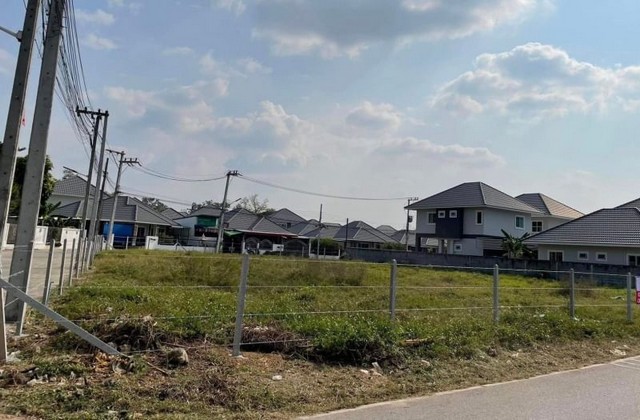 ที่ดินเปล่า แปลงหัวมุม แบ่งขายได้ สันนาเม็ง สันทราย