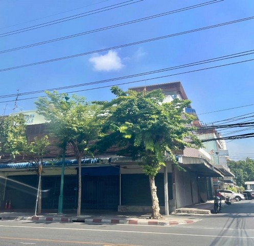 ขายอาคารพาณิชย์ 3 ชั้น 4 คูหา 72 ตรว. ย่านฝั่งธน ถนนอิสรภาพ ทำเลดีมาก เหมาะทำธุรกิจ