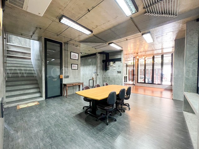 P2 โฮมออฟฟิศ 3 ชั้น Modern Loft มีสระว่ายน้ำ ซอย รามคำแหง 118 ใกล้ MRT ศรีกรีฑา