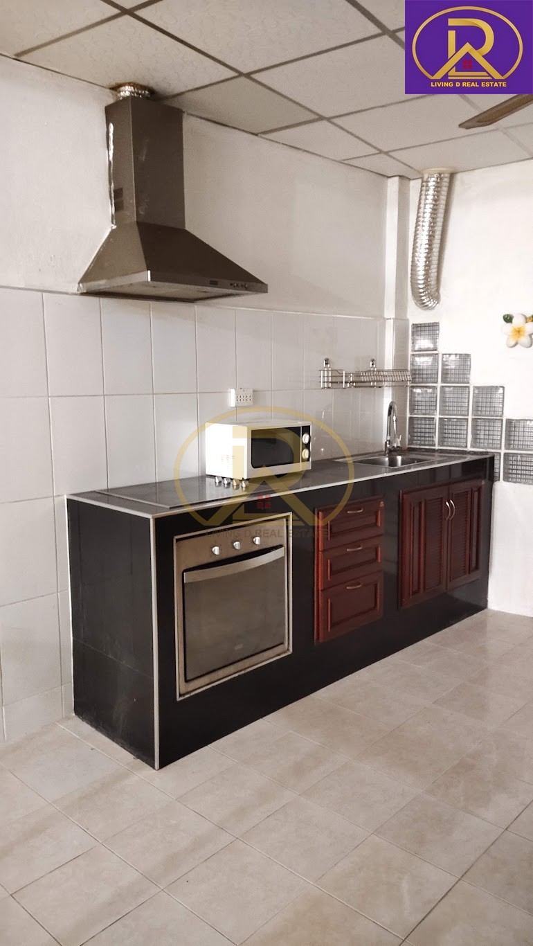 ขายด่วน เจ้าของกลับต่างประเทศ ขายถูกมาก ทาวน์เฮ้าส์บางแสน สาย 2  ต.แสนสุข อ.เมืองชลบุรี จ.ชลบุรี