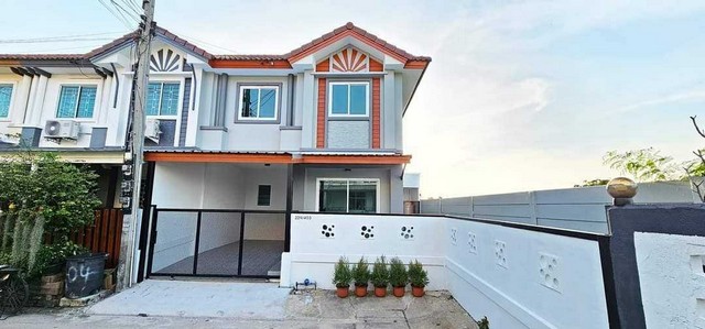 ขายทาวน์เฮ้าส์ 2 ชั้น หลังมุม แถมฟรีเฟอร์นิเจอร์ หมู่บ้านพฤกษาวิลล์10