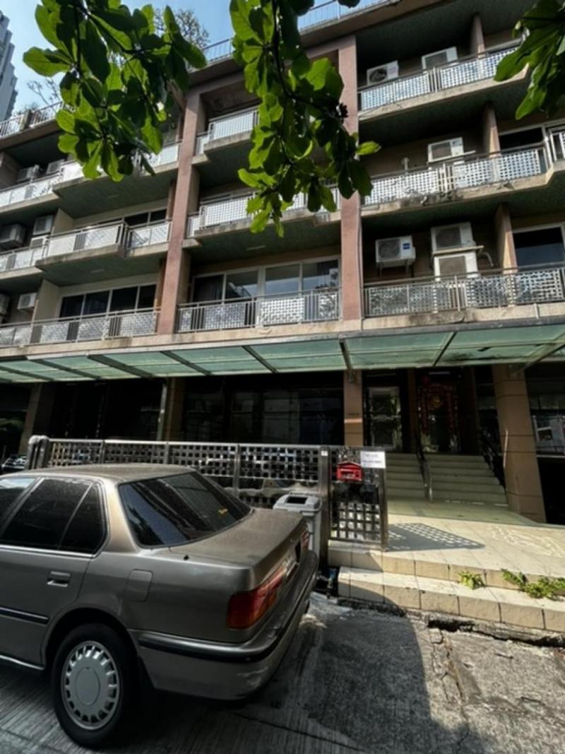 BH2774 ให้เช่าโฮมออฟฟิศ 4 ชั้น เนื้อที่ 29.80 ตารางวา ย่านพระราม 9 หลังห้างเซนทรัล ใกล้ฟอร์จูน รถไฟฟ้า MRT Agent Postcontact : คุณบัว Bua Agent 0936464597, 0826914598Line : Bua093ราคา : 120,000/เดือน ประกัน 2 เดือน จ่ายล่วงหน้า 1 เดือน สัญญา 1 ปี BH2774 ให้เช่าโฮมออฟฟิศ ย่านพระราม 9 หลังห้างเซนทรัล ใกล้ฟอร์จูน รถไฟฟ้าMRT ทำเลดีมากๆ ***เข้าอยู่ได้ทันที*** ประเภท อาคารพาณิชย์ รายละเอียด ให้เช่าโฮมออฟฟิศ 4 ชั้น 29.80 ตร.ว. ย่านพระราม 9 รัชดา