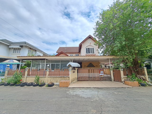   รายละเอียดเพิ่มเติม Code ID : AN 3297  ราคาขาย  2,375,000 บาท- ขนาดพื้นที่ :   60.7 ตารางวา- จำนวนห้อง :   3 ห้องนอน 2 ห้องน้ำ- ที่จอดรถ :   1    คันพิกัดทรัพย์ : https://maps.app.goo.gl/tj2UucfCLDFTtSU3A    สถานที่ใกล้เคียง- ใกล้เมกาโฮม มีนบุรี - ใกล้ตลาดมีนบุรี - ใกล้สถานีตำรวจนครบาลนิมิตรใหม่สอบถามเพิ่มเติม/นัดชมโทร. 097-419-5982(พลอย)โทร. 096-932-4624(ออมสิน)Line : @panaya (มี@ด้านหน้า)ปรึกษาสินเชื่อฟรี One Stop Service ดูแลตั้งแต่ต้นจนจบบริษัท ปณยาคิดดี �