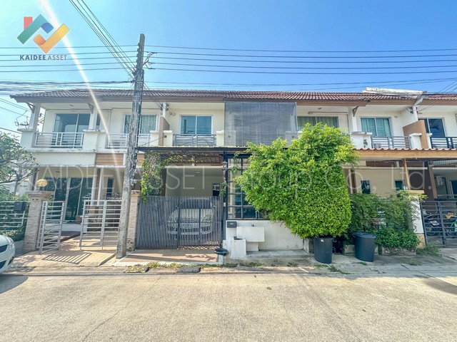 รหัสทรัพย์ : 99133ทาวน์โฮม คาซ่า ซิตี้ พระราม 2 ซอย 50 Casa City Rama 2 Soi 50ที่ตั้ง : ถนน พระราม 2 แขวง แสมดำ เขต บางขุนเทียน กรุงเทพมหานคร 10150รายละเอียดทรัพย์- บ้านแต่งเต็ม สวยมาก ครบทุกตารางเมตร- เนื้อที่ 18 ตารางวา- พื้นที่ใช้สอย 109 ตารางเมตร- 1* ห้องนอน ( สามารถกั้นกลับเป็น 3 ห้องนอน ฟรี!! )- 2 ห้องน้ำ 1 ห้องครัว- จอดรถภายในบ้าน 1 คัน- บ้านต่อเติมครัว เรียบร้อยแล้ว- บ้านสวยพร้อมอยู่- ติดวอลเปเป