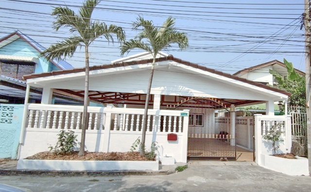 MRT สนามบินดอนเมือง ใหม่!สรณคมน์  ให้เช่าบ้านใหญ่มาก 2 ชั้น ถ. สรงประภา กำแพงเพชร6 15,999 B-M 3นอน สีกัน 51 ตรว.3 คัน 182ตรม. MRT Donmuang Airport Newest For Rent House 2 Storeys Songprapa Rd. Saranakom kamphaeng6 15,999 B-M Sikan Songprapa 51 Sq.wa 3Bed 3Parking 182Sqm.สรงประภา วิภาดี กำแพงเพชร6 สรณคมน์แขวงสีกัน เขตดอนเมือง กทม 10210พื้นที่ 51 ตรว.พื้นที่ใช้สอยทั้งในบ้านและนอกบ้านกว้างขวาง เฟอร์นิเจอร์ครบ พร้อมเข้าอยู่ จอดรถได้หลายคัน3 ห้องนอน 1 ห้องโถงใหญ่รับแขก1 ห้องรั�