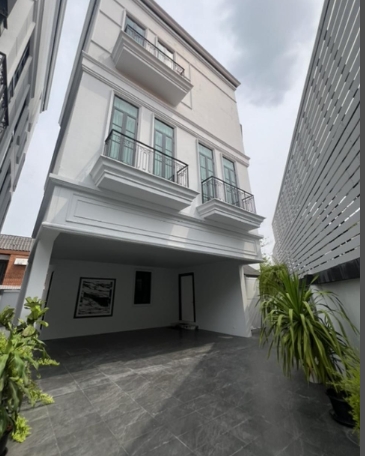  ให้เช่าบ้านเดี่ยว3 ชั้น ซอยสุขุมวิท67 เนื้อที่ 62 ตรว มี 5 นอน 7 น้ำ ใกล้โรงเรียนนานาชาติ St.Andrews