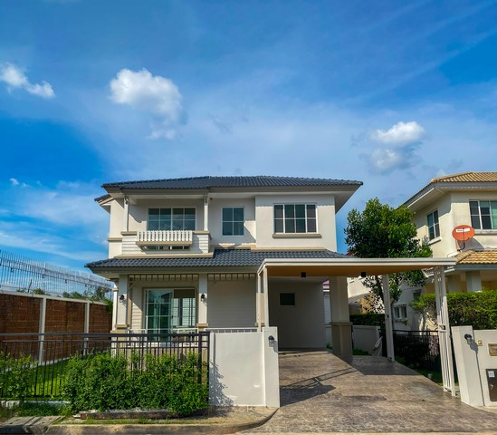   รายละเอียดเพิ่มเติม Code ID :  PNY-MAN1  ราคาขาย  6,990,000  เหลือเพียง 6,790,000   - ขนาดพื้นที่ :  63.00 ตร.ว.  - พื้นที่ใช้สอย :   252 ตร.ม.   - จำนวนห้อง :   3 ห้องนอน 2 ห้องน้ำ - ที่จอดรถ :   2 คัน- บ้านหันทางทิศ :  ตะวันตกเฉียงใต้   พิกัดทรัพย์ :  https://maps.app.goo.gl/JaUgXYL8R86nKsiWA    สถานที่ใกล้เคียง- ใกล้  โรงเรียนเด่นหล้า พระราม 5- ใกล้  ตลาดพระราม 5- ใกล้  โลตัส บางใหญ่- ใกล้  เดอะวอล์ค ราชพฤกษ์สอบถามเพิ่มเติม/นัดชมโทร. 097-419-5982(พลอย)โทร. 096-932-46