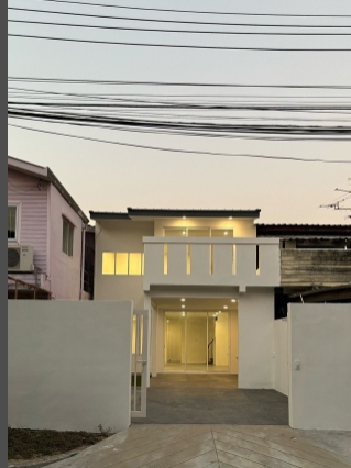  ขายบ้านแฝด 2 ชั้น หมู่บ้านเฟรนชิพ มัยลาภ. ลาดพร้าว เนื้อที่ 35 ตรว 2 ห้องนอน 2 ห้องน้ำ