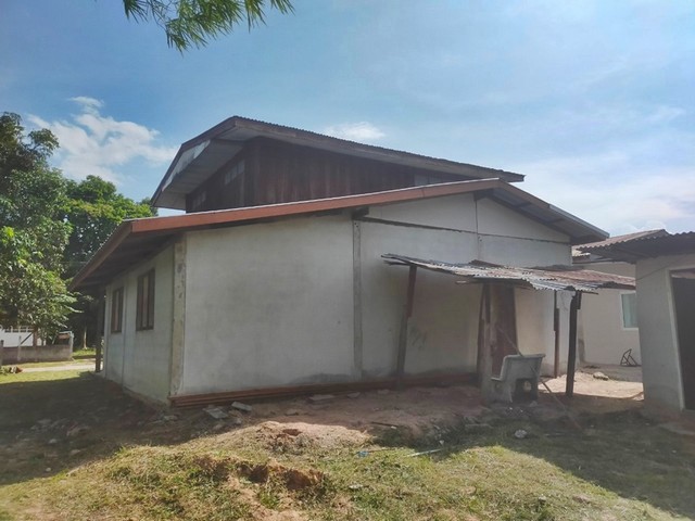   รายละเอียดเพิ่มเติม Code ID : PAP7-0466  ราคาขาย  611,000  บาท- ขนาดพื้นที่ :  214 ตรว.  - พื้นที่ใช้สอย :  156 ตรม.  - จำนวนห้อง :   2 ห้องนอน 2 ห้องน้ำ - ที่จอดรถ :   2 คัน- บ้านหันทางทิศ :  ตะวันตกเฉียงใต้ พิกัดทรัพย์ :  https://maps.app.goo.gl/bQWtnaLxteu54u3g8    สถานที่ใกล้เคียง- ใกล้  โลตัส พยัคฆภูมิพิสัย- ใกล้  ตลาดสดเทศบาลพยัคฆภูมิพิสัย- ใกล้  วัดทองนพคุณ มหาสารคาม- ใกล้  โรงพยาบาลพยัคฆภูมิพิสัยสอบถามเพิ่มเติม/นัดชมโทร. 097-419-5982(�