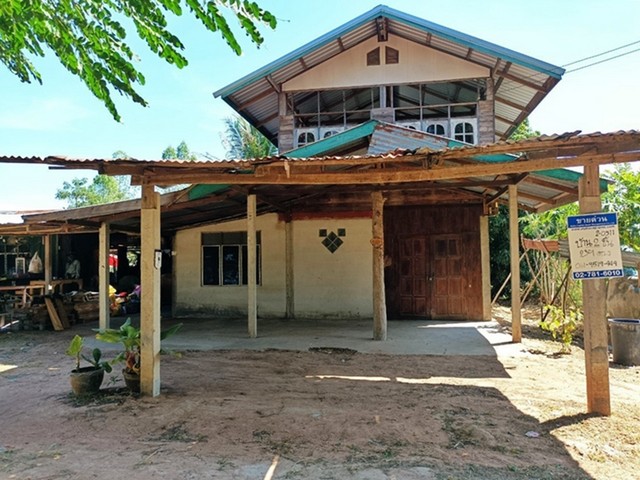 รายละเอียดเพิ่มเติม Code ID :  PAP2-0511  ราคาขาย 560,000  บาท- ขนาดพื้นที่ :  239 ตรว.  - พื้นที่ใช้สอย :  126 ตรม. - จำนวนห้อง :   2 ห้องนอน 2 ห้องน้ำ - ที่จอดรถ :    2 คัน- บ้านหันทางทิศ :  ตะวันตก พิกัดทรัพย์ :  https://maps.app.goo.gl/iQyE84C52HiZQmKP9    สถานที่ใกล้เคียง- ใกล้  มหาวิทยาลัยมหาสารคาม- ใกล้  วัดโพธิ์ชัย- ใกล้  วัดหนองเม็ก- ใกล้  โรงเรียนโพธิ์มีหนองเม็กโนนสะอาดสอบถามเพิ่มเติม/นัดชมโทร. 097-419-5982(พลอย)โทร. 096-932-4624(ออมสิน)Line : @panaya (ม