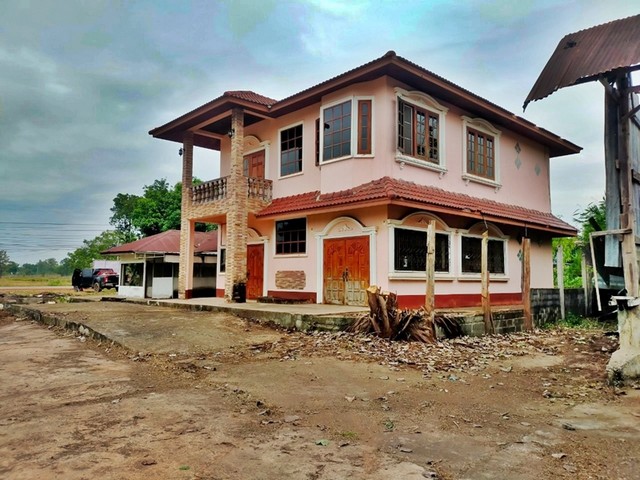   รายละเอียดเพิ่มเติม Code ID :  PAP4-0658  ราคาขาย 2,470,000  บาท- ขนาดพื้นที่ :  1189 ตรว.  - พื้นที่ใช้สอย :  2099 ตรม.  - จำนวนห้อง :   3 ห้องนอน 2 ห้องน้ำ - ที่จอดรถ :    2 คัน- บ้านหันทางทิศ :  ตะวันออก พิกัดทรัพย์ :  https://maps.app.goo.gl/j3Aka6yZyZoxWKe77    สถานที่ใกล้เคียง- ใกล้  โรงเรียนบ้านกุดจอก- ใกล้  วัดสระแก้ว- ใกล้  โรงเรียนบ้านวาใหญ่- ใกล้  โรงเรียนธารปัญญาสอบถามเพิ่มเติม/นัดชมโทร. 097-419-5982(พลอย)โทร. 096-932-4624(ออมสิน)Line : @panaya (มี@ด้านหน�