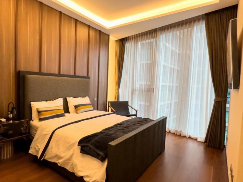 ขายคอนโดหรูมีลิฟท์ส่วนตัวPhrom Phong 4 bedrooms 229 sq.m. ????โครงการใหม่ พร้อมพงษ์????ขนาดที่ 229 ตารางเมตร????คอนโด 4 ห้องนอน 4 ห้องน้ำ ครัวไทย ครัวฝรั่ง????มีลิฟต์ส่วนตัว????ห้องเป็น Fully furnished????มีสัตว์เลี้ยงได้????มีที่จอดรถ 3 คัน???? New high end condominium  Phrom Phong???? Size 229 sq.m.???? The condominium comes with 4 bedrooms, 4 bathrooms, 1 closed kitchen, 1 open-plan kitchen, large living room , dinning room???? Private elevator???? Fully furnished???? Pet friendly???? 3 parking spaces฿95,000,000.-