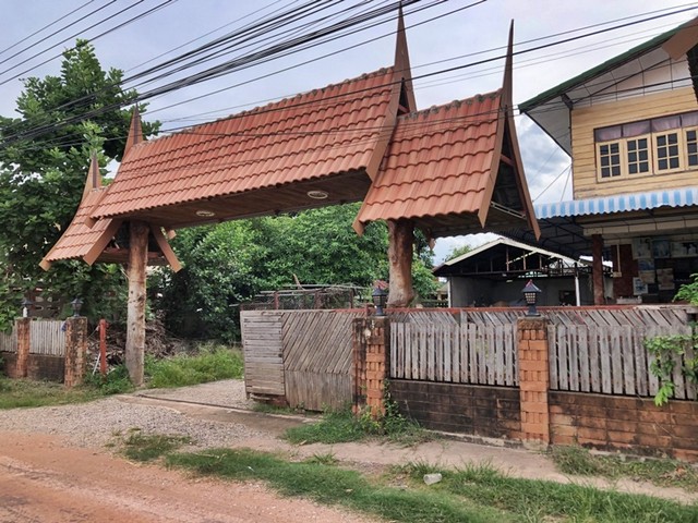  รายละเอียดเพิ่มเติม Code ID :  PAPZA_104  ราคาขาย  1,436,000  บาท- ขนาดพื้นที่ :  158 ตรว.  - พื้นที่ใช้สอย :  327.5 ตรม.  - จำนวนห้อง :   2 ห้องนอน 2 ห้องน้ำ  - ที่จอดรถ :   2 คันพิกัดทรัพย์ :  https://maps.app.goo.gl/oXBnYjZGqS8wo5W79    สถานที่ใกล้เคียง- ใกล้  โรงเรียนชุมชนบงเหนือ- ใกล้  โรงพยาบาลส่งเสริมสุขภาพตำบลบงเหนือ- ใกล้  วัดป่าบงเหนือ- ใกล้  ตลาดนัดวันเสาร์บ้านบงเหนือสอบถามเพิ่มเติม/นัดชมโทร. 097-419-5982(พลอย)โทร. 096-932-4624(ออมสิน)Line : @panaya (ม