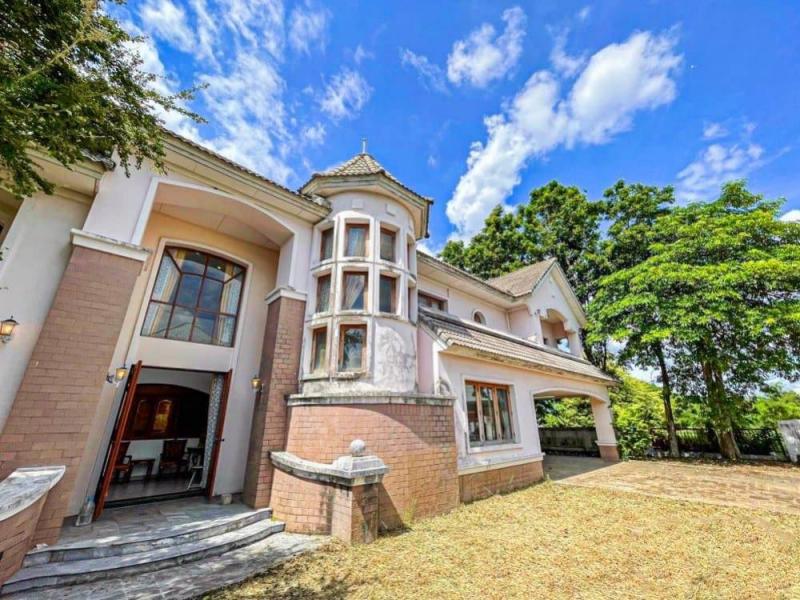 ขายให้เช่าคฤหาสน์หมู่บ้านปัญจทรัพย์ พารค์ 4 นอน 4 น้ำ  ถนนบรมราชชนนี เนื้อที่ 173 ตารางวา 2 ชั้น พื้นที่ใช้สอยขนาด 400 ตารางเมตร 4 ห้องนอน 4 ห้องน้ำ โรงจอดรถ 3 คัน (สามารถจอดในที่ได้อีก รวม  6 คัน)  ราคาขาย 25.00 ล้านบาท  หน้าบ้านหันไปทางทิศตะวันออก ( ต่อรองได้ ) แบบบ้านขนาดใหญ่สุดของโครงการ สร้างเกือบเต็มพื้นที่ เป็นหลังหัวมุมติดสนามส่วนกลางของโครงการ เหมือนเรามีสนามกว้า