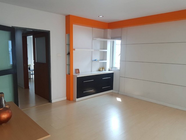 ให้เช่า Home Office ซอยรัชดา 19  วิภาวดี 16/28 ดินแดง พื้นที่ 250 ตารางเมตร  (37 ตารางวา) 6 ห้อง 4 ห้องน้ำ จอดรถได้ 2 คัน