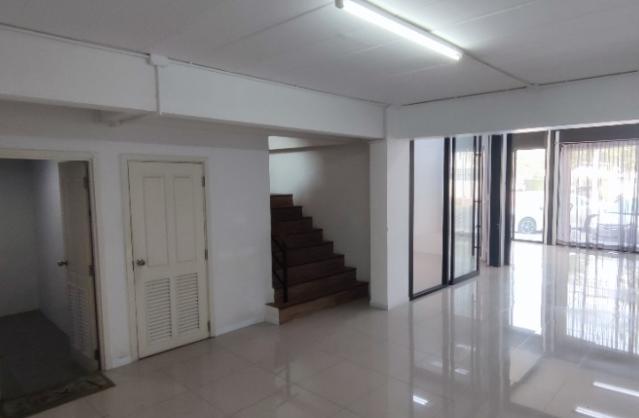 ขายอาคาร 2 คูหา 4 ชั้น ตีทะลุกัน โครงการ Sena Vela เสนา เวล่า คลอง 1 รังสิต เนื้อที่ 34 ตรว พื้นที่ใช้สอย 400 ตรม. 6 ห้องนอน 3 ห้องน้ำ