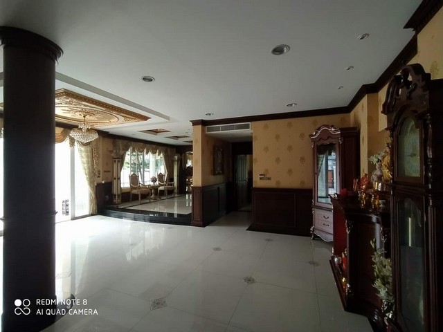 ขายบ้านเดี่ยว สไตล์ยุโรปพร้อมอยู่ บิ้วท์อิน ทั้งหลัง  ทำเลย่านประชาอุทิศ-พระราม2 สร้างใหม่ทั้งหลัง บนเนื้อที่ 174 ต.ร.ว. 4 ห้องนอน