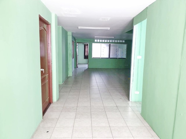 ตลาดยิ่งรวย 76 2 คูหา  ให้เช่าอาคารพาณิชย์ 4 ชั้น 6นอน 6น้ำ 2จอดรถ BRT วัดปริวาส 40ตรว. 440ตรม.