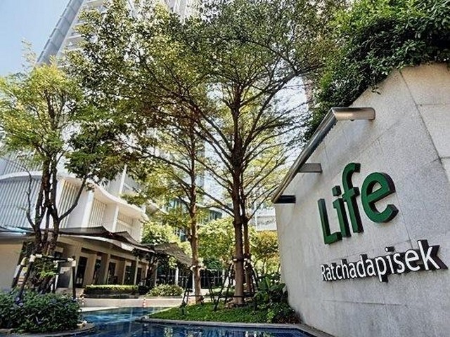 ขายคอนโดติดถนนรัชดาภิเษก ใกล้ MRT ห้วยขวาง Life Ratchadapisek  วิวโล่งกว้าง
