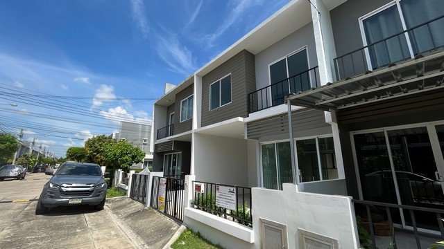 ขายทาวน์เฮ้าส์โครงการ เดอะ คัลเลอร์ส วงแหวน-รามอินทรา คลองสามวา กรุงเทพมหานคร  JK2 5996448