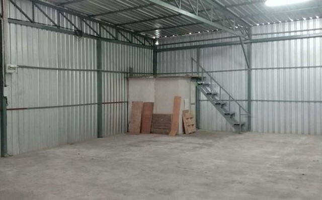 ให้เช่าโกดัง 450 ตารางเมตร ท่าข้าม บางขุนเทียน ใกล้บ๊กซี พระราม 2