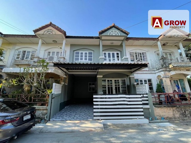 ม. สุธาวี คลัสเตอร์เฮ้าส์ บางพลี-ตำหรุ บ้านรีโนเวทใหม่พร้อมอยู่ ที่ตั้ง :   ถนนบางพลี-ตำหรุ ต.บางพลี อ.บางพลี จ.สมุทรปราการรหัสทรัพย์ : AGT00403ราคาขาย :  1,800,000  **ฟรีโอน**รายละเอียด : - ทาวน์เฮ้าส์ 2 ชั้น- เนื้อที่ 17  ตรว.- 3 ห้องนอน- 2 ห้องน้ำ- 1 ห้องครัว- 1 เทอเรสหลังบ้าน- 1-2 ที่จอดจุดเด่น : - บ้านรีโนเวทใหม่พร้อมอยุ่ ทำหลังคาหน้าบ้านใหม่ ปูกระเบื้องโรงจอดรถใหม่ ภายนในบ้านใหม่- เปลี่ยนส