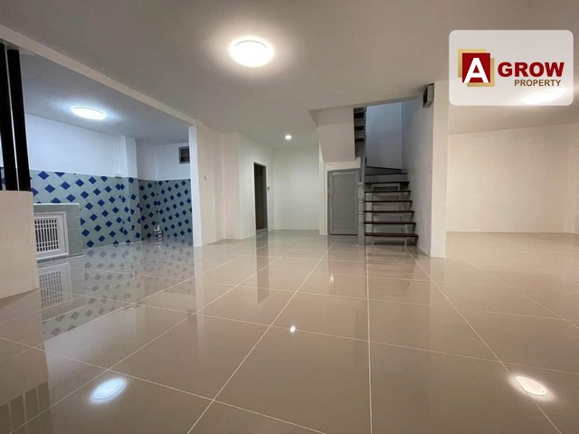 ม. สุธาวี คลัสเตอร์เฮ้าส์ หลังมุมใน บางพลี คลองขุด  บ้านรีโนยเวทใหม่พร้อมเข้าอยู่