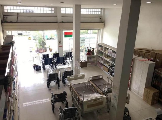 ขายอาคารพาณิชย์ 2 คูหา 4.5 ชั้น ติดถนนพัฒนาการ เหมาะค้าขายหรือทำธุรกิจ ติดสำนักงานเขตสวนหลวง ใกล้โรงเรียนเตรียมพัฒน์