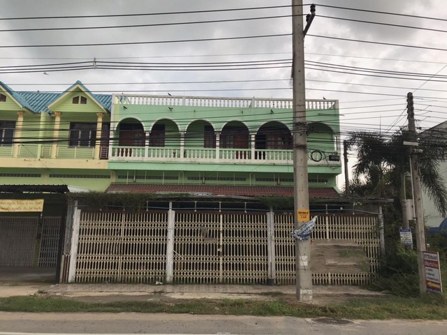 รายละเอียดเพิ่มเติมCode ID : PAP-1-0255 (L4_1_0255_G01)ราคาขาย       2,280,000 บาท- ขนาดพื้นที่ :  68 ตร.ว - พื้นที่ใช้สอย :  455 ตรม- จำนวนห้อง : - ห้องนอน - ห้องน้ำ- ที่จอดรถ :  1-2 คัน- บ้านเดี่ยว  :  1 ชั้น- บ้านเดี่ยวหันไปทางทิศ : -พิกัดทรัพย์ :     https://maps.app.goo.gl/CZ59AdGDvVhpQHVA7สถานที่ใกล้เคียง- ใกล้วัดเก่าเมืองอุทัย- ใกล้วัดสังกัสรัตนคีรี- ใกล้ถนนคนเดิน ตรอกโรงยา- ใกล้วัดอมฤตวารีสอบถามเพิ่มเติม/นัดชมโทร. 097-419-5982(พลอย)โทร. 096-932-4624(ออม�